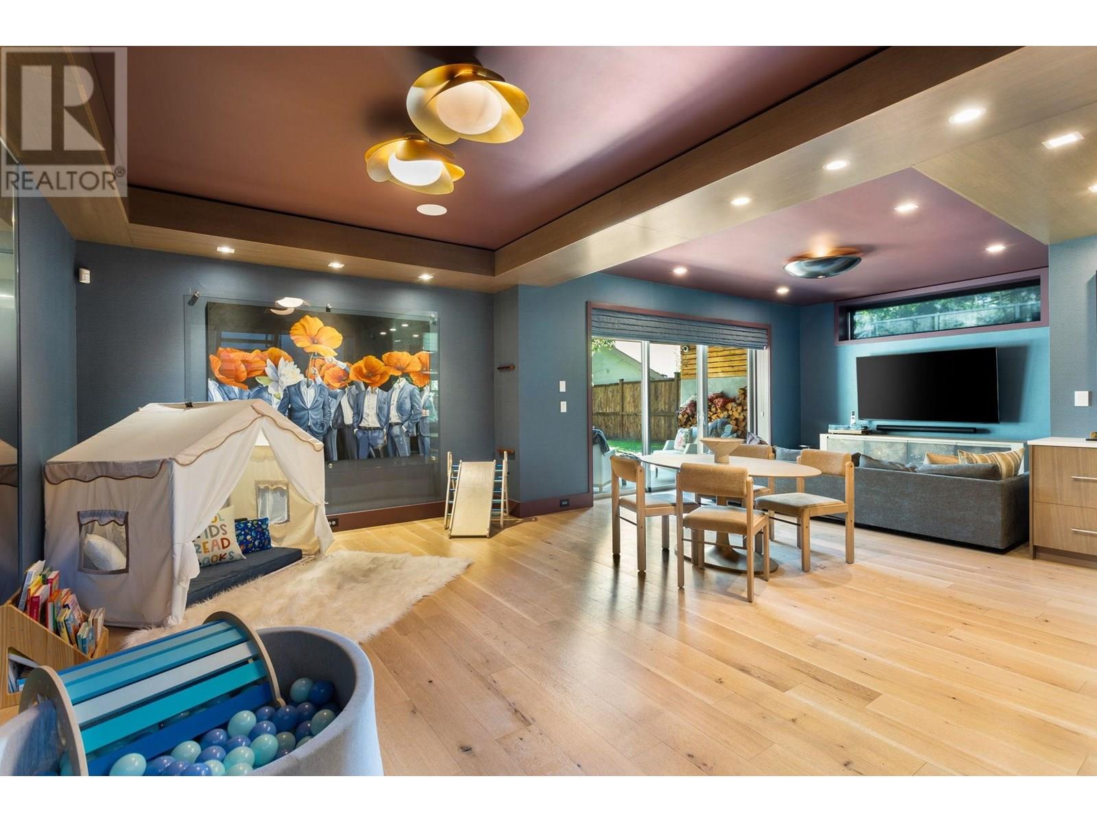 883 WAVERTREE ROAD, North Vancouver