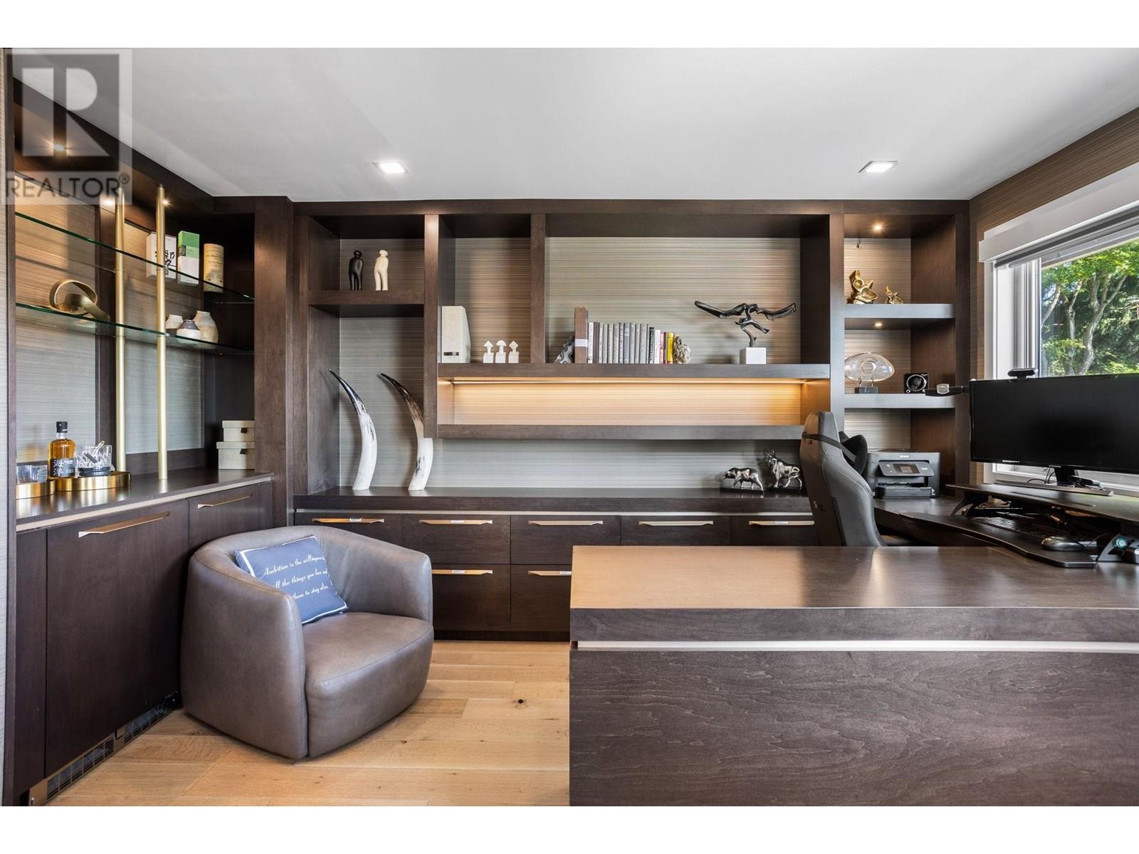 883 WAVERTREE ROAD, North Vancouver