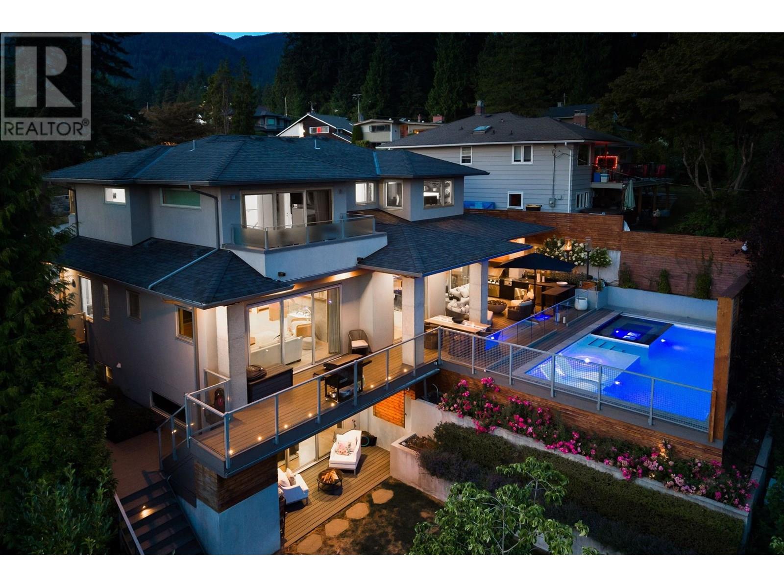 883 WAVERTREE ROAD, North Vancouver