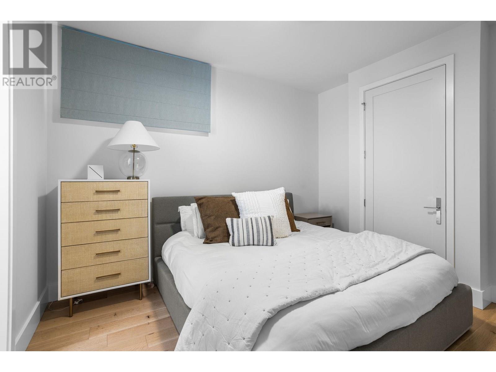 883 WAVERTREE ROAD, North Vancouver