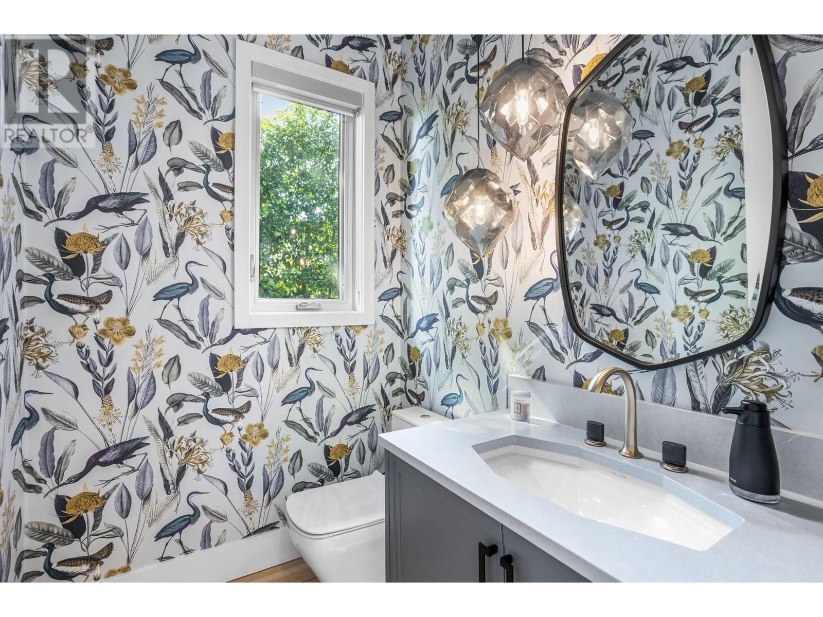 883 WAVERTREE ROAD, North Vancouver
