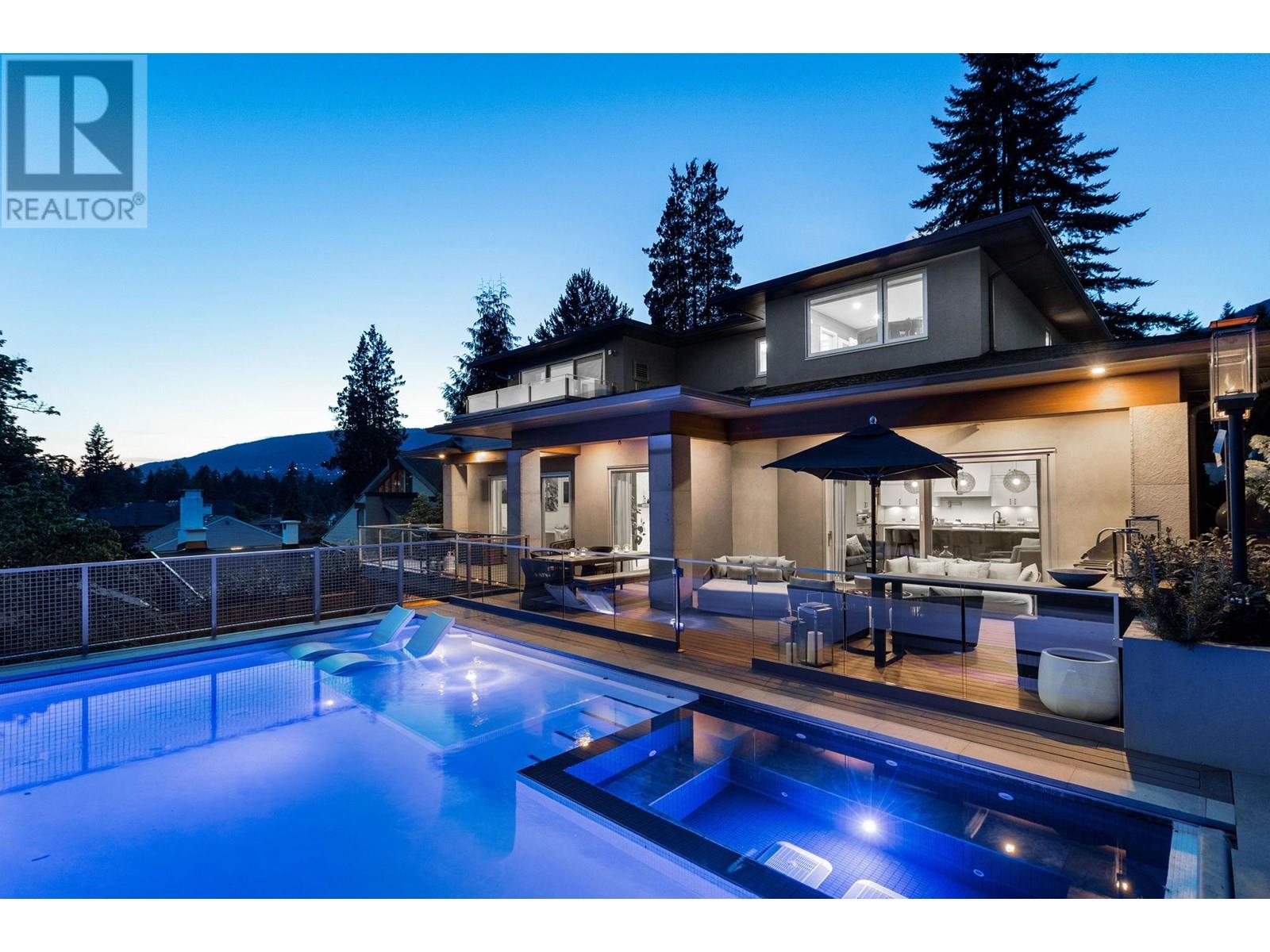 883 WAVERTREE ROAD, North Vancouver