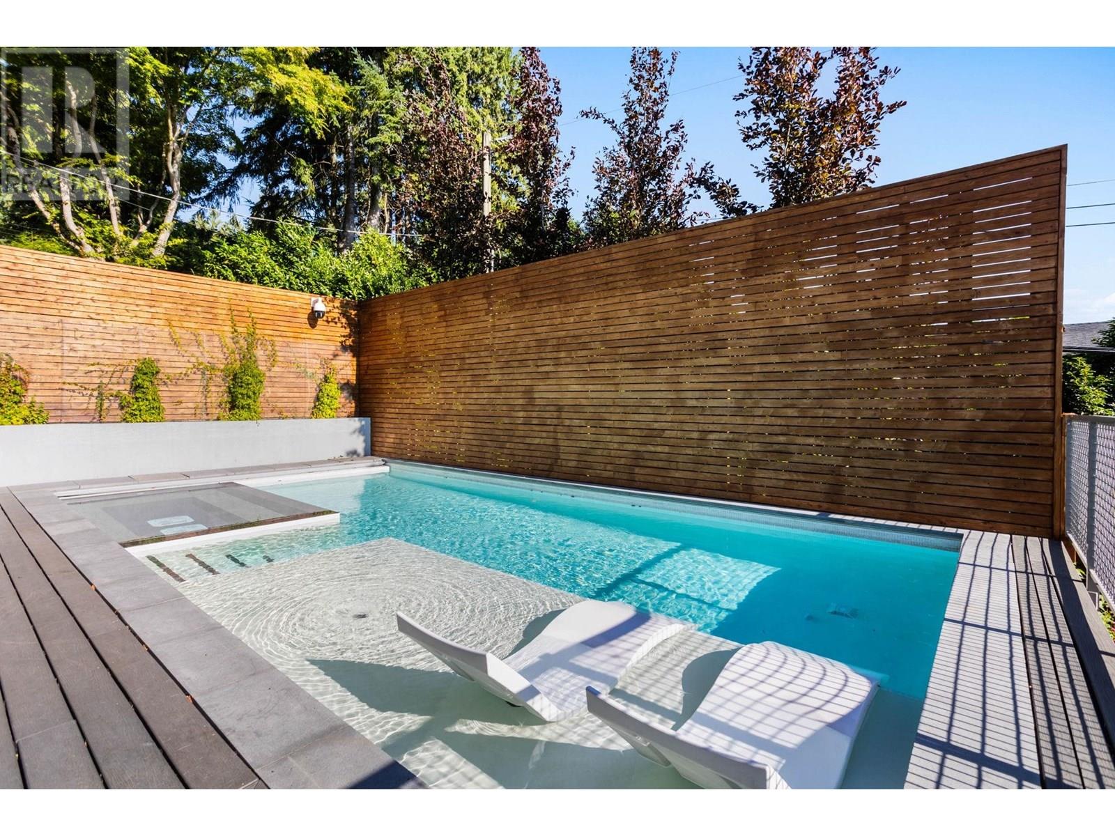 883 WAVERTREE ROAD, North Vancouver