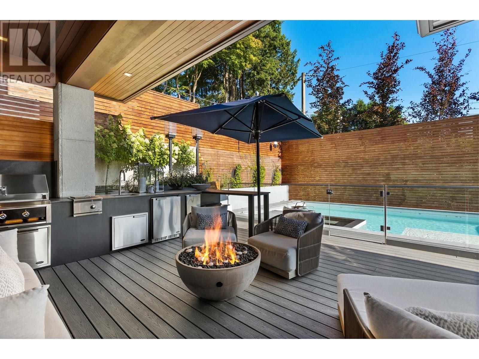 883 WAVERTREE ROAD, North Vancouver