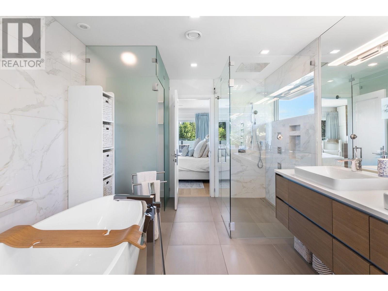 883 WAVERTREE ROAD, North Vancouver