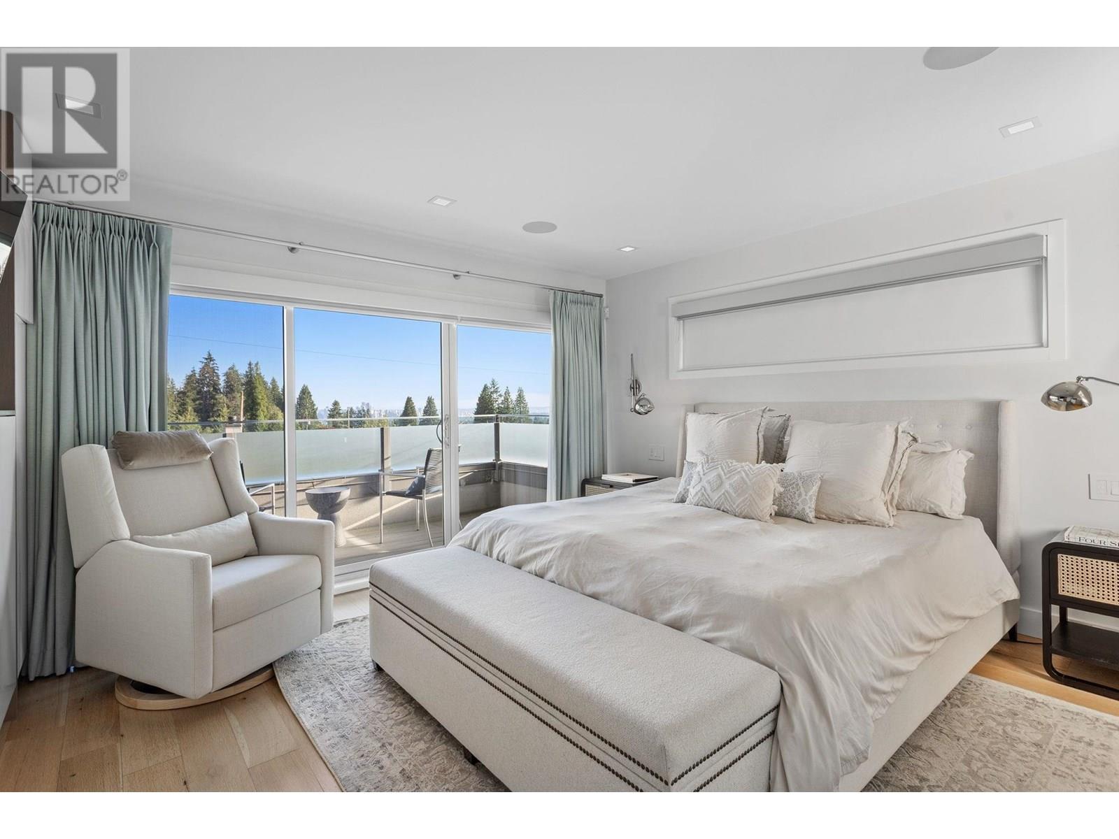 883 WAVERTREE ROAD, North Vancouver