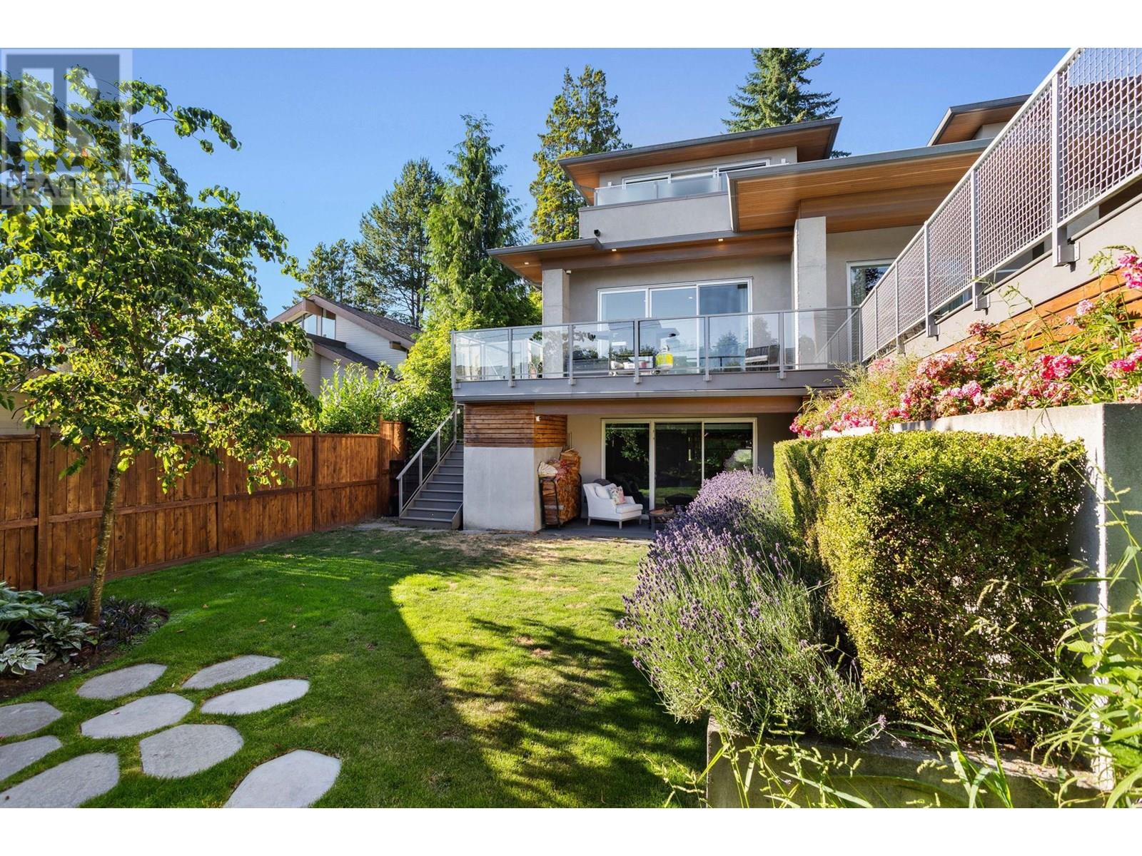 883 WAVERTREE ROAD, North Vancouver