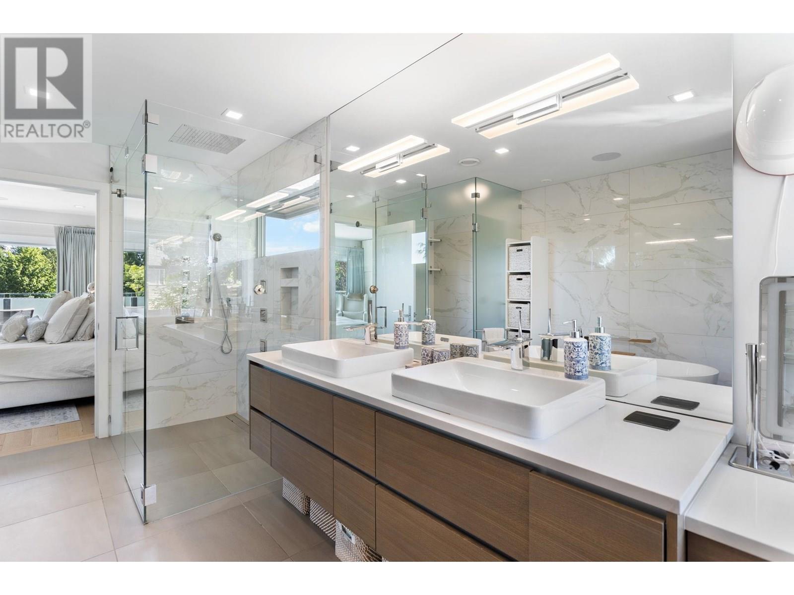 883 WAVERTREE ROAD, North Vancouver