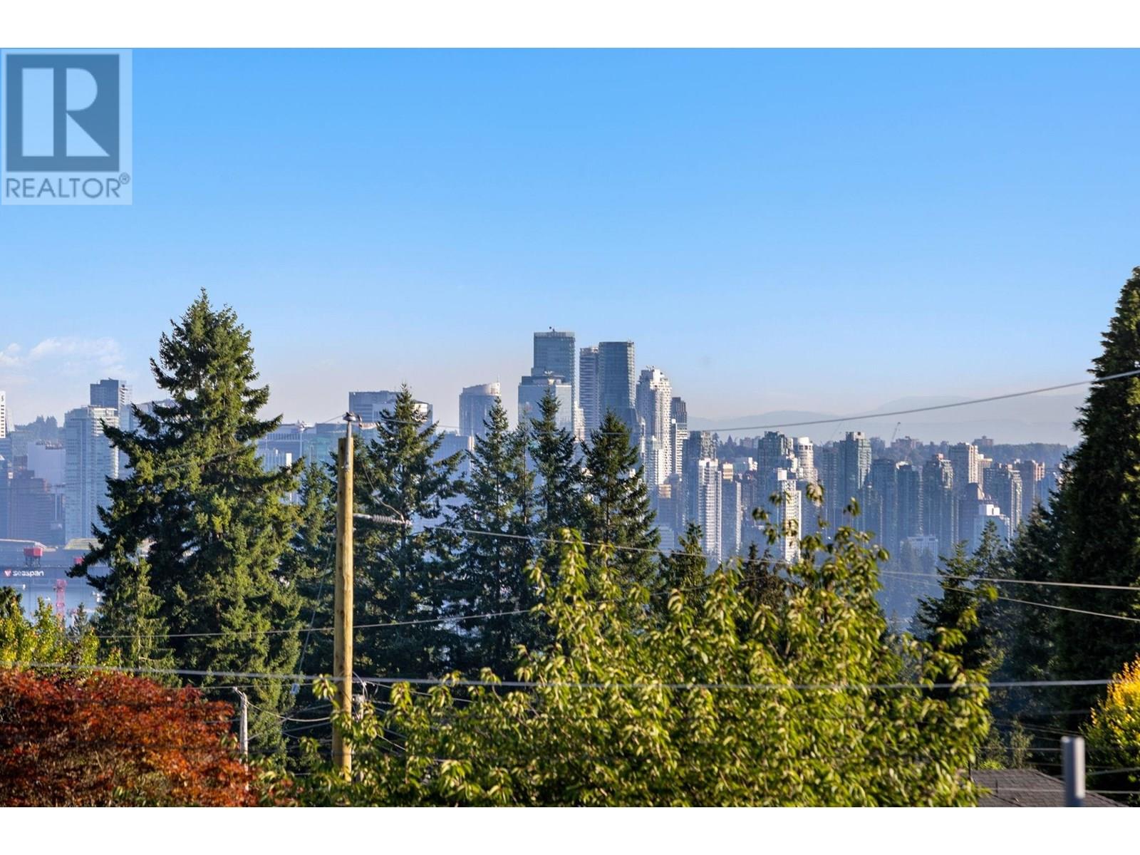 883 WAVERTREE ROAD, North Vancouver
