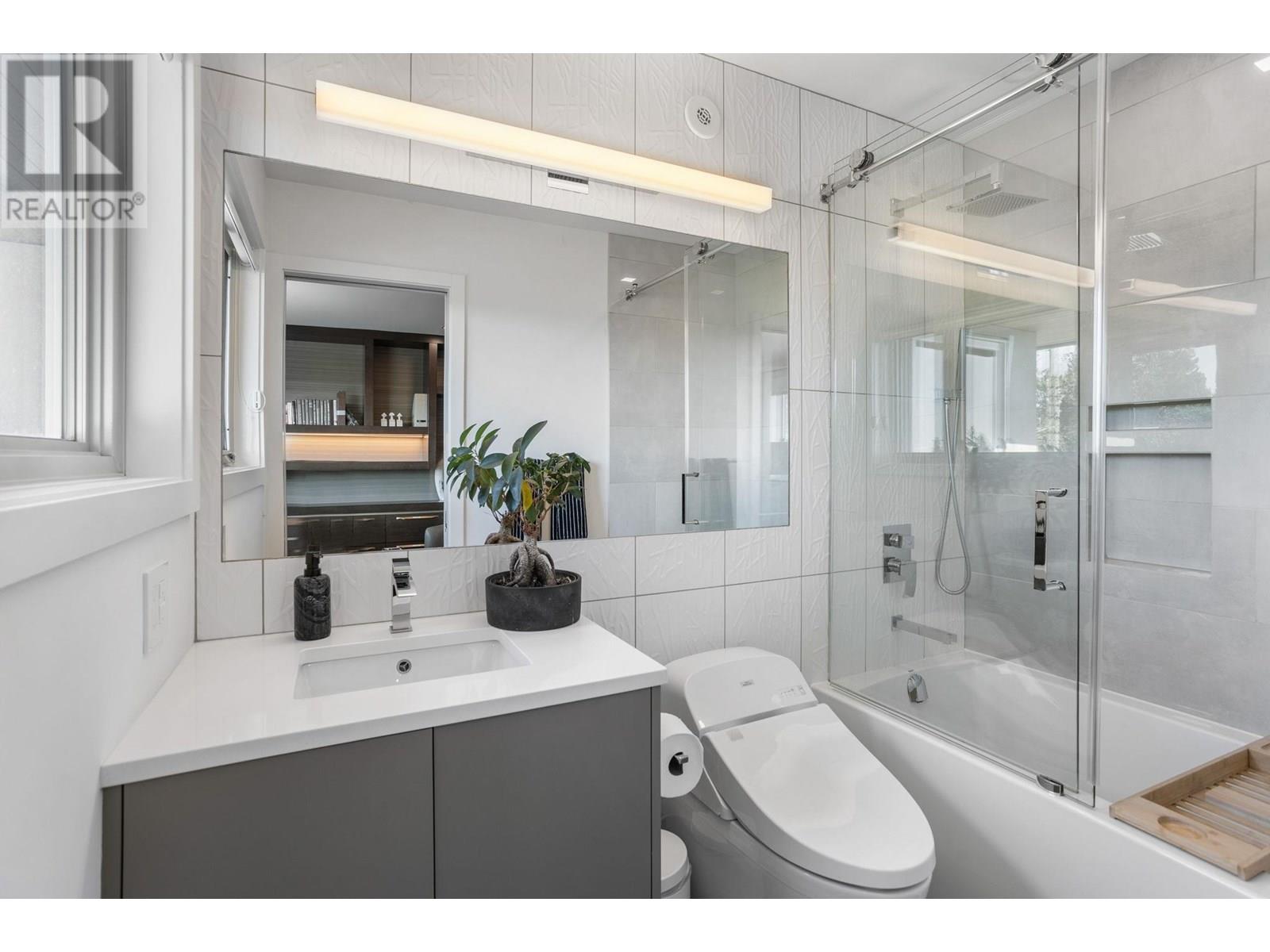 883 WAVERTREE ROAD, North Vancouver
