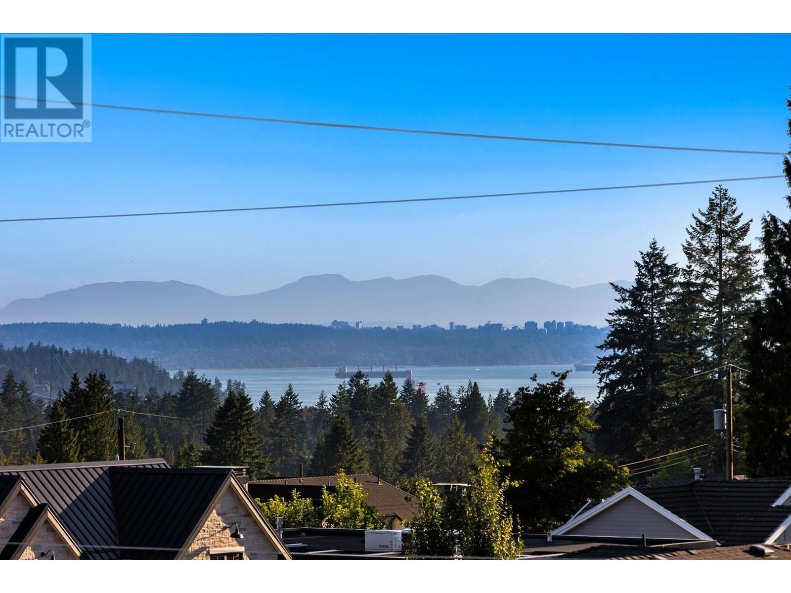 883 WAVERTREE ROAD, North Vancouver