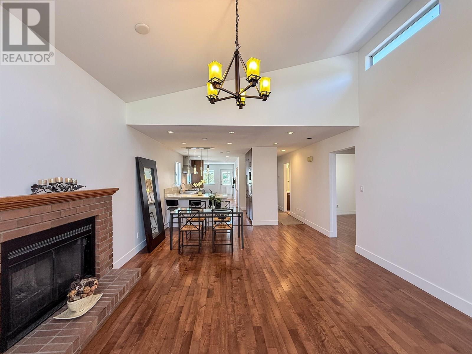 1717 TATLOW AVENUE, North Vancouver