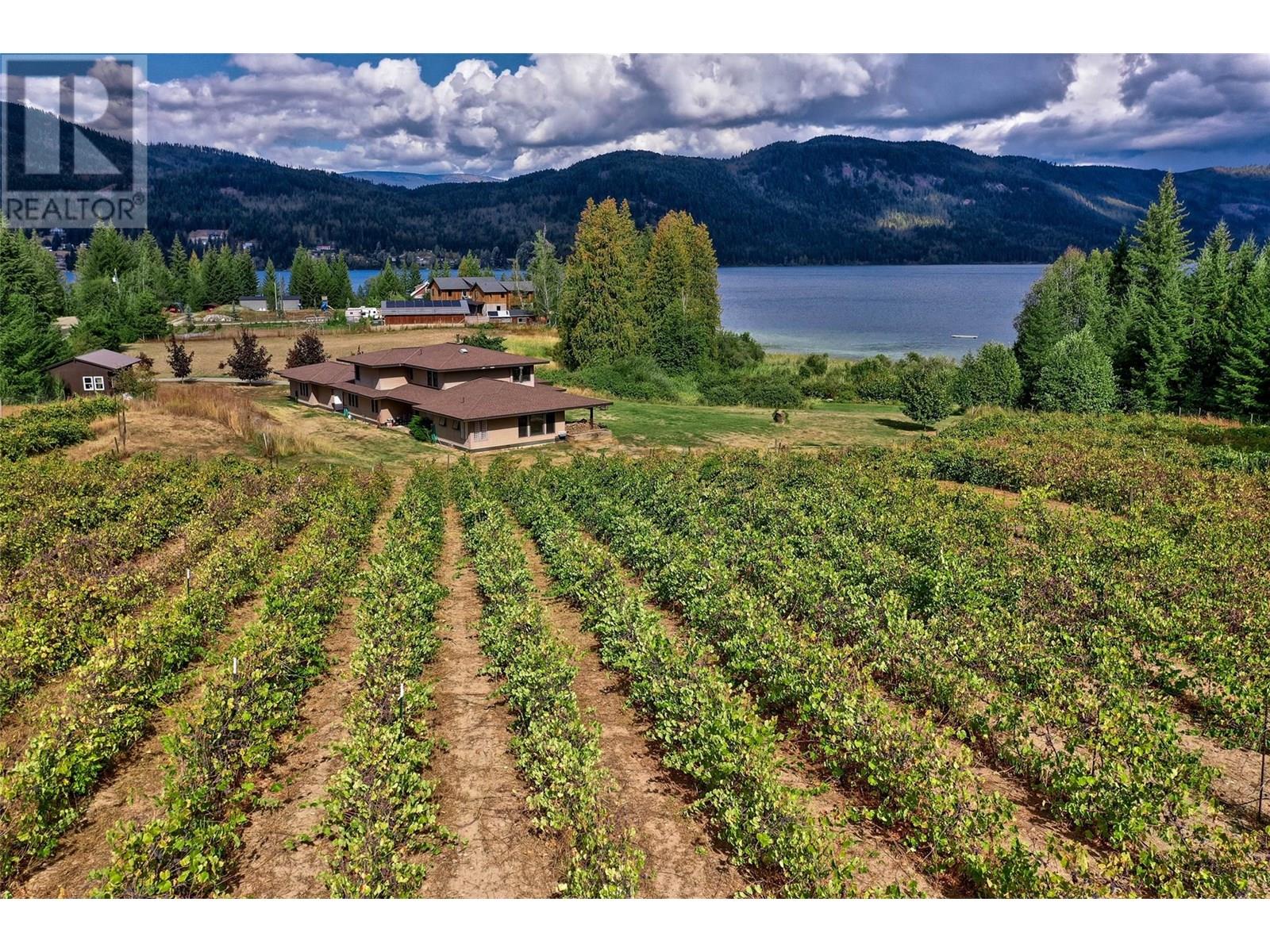 Photo 8 of 3832 Pakka Road, White Lake BC