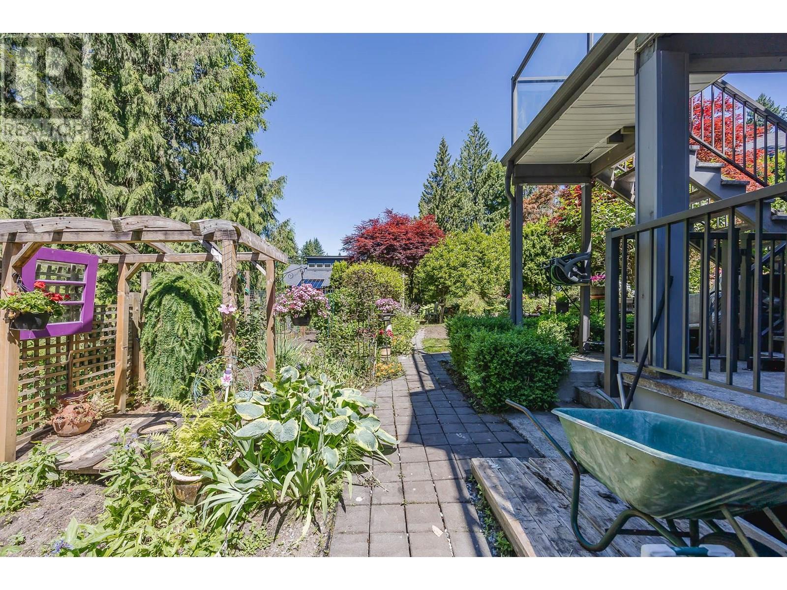Photo 19 of 15 Escola Bay, Port Moody BC