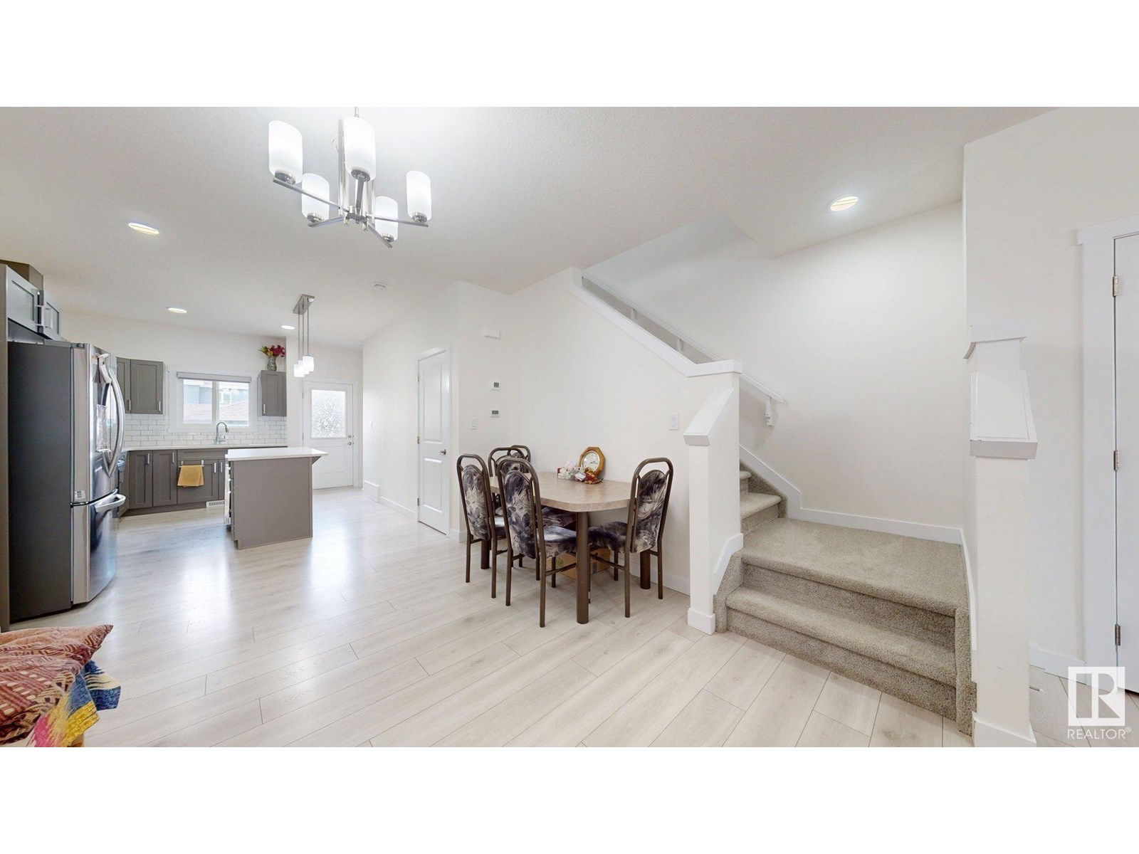 Photo 10 of 3230 4 St Nw, Edmonton AB