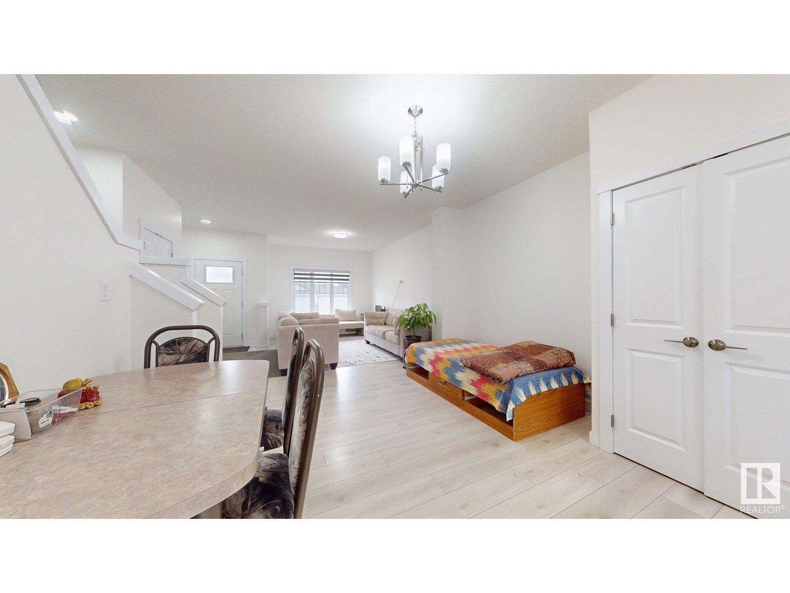 Photo 17 of 3230 4 St Nw, Edmonton AB