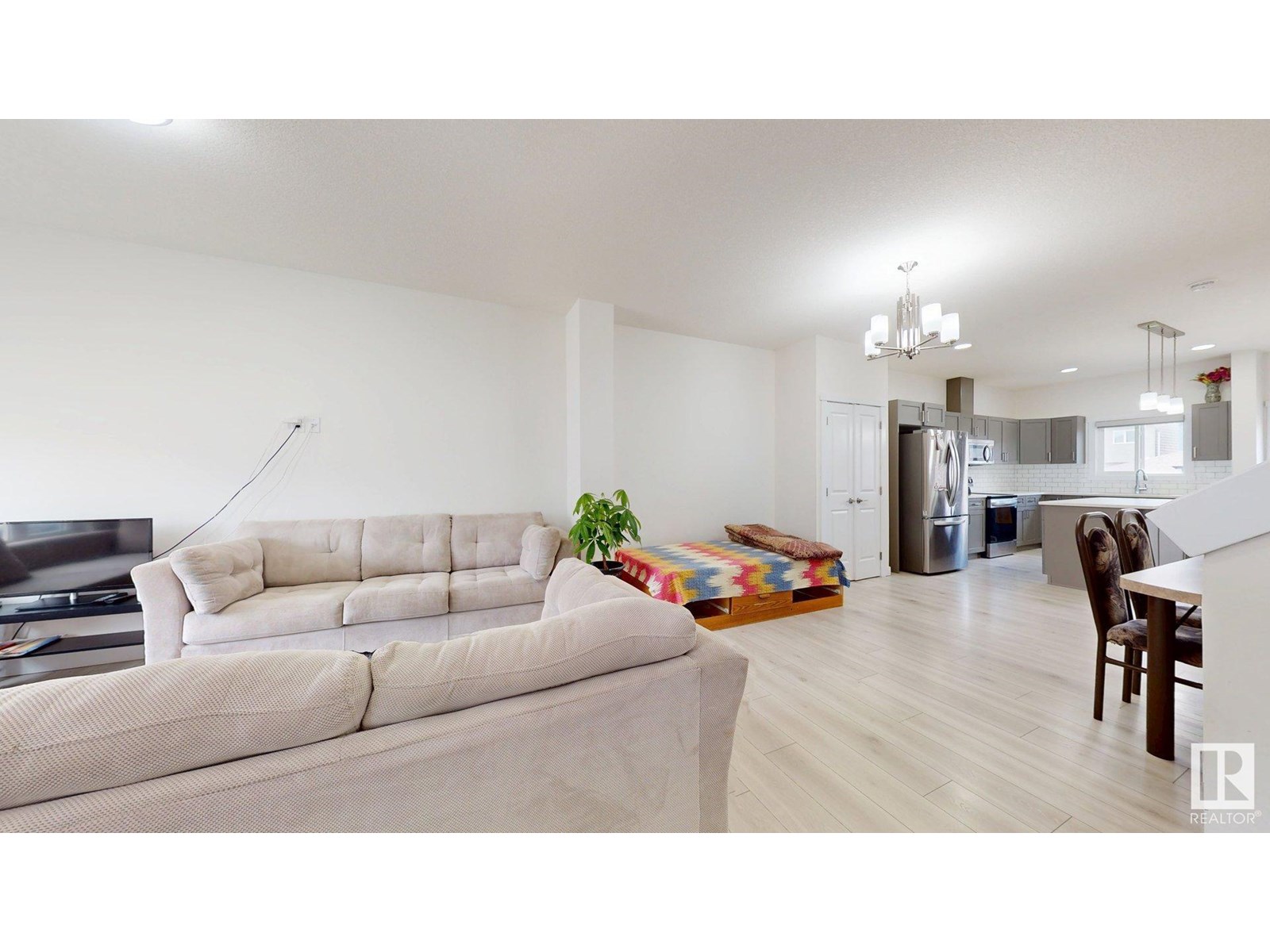 Photo 5 of 3230 4 St Nw, Edmonton AB