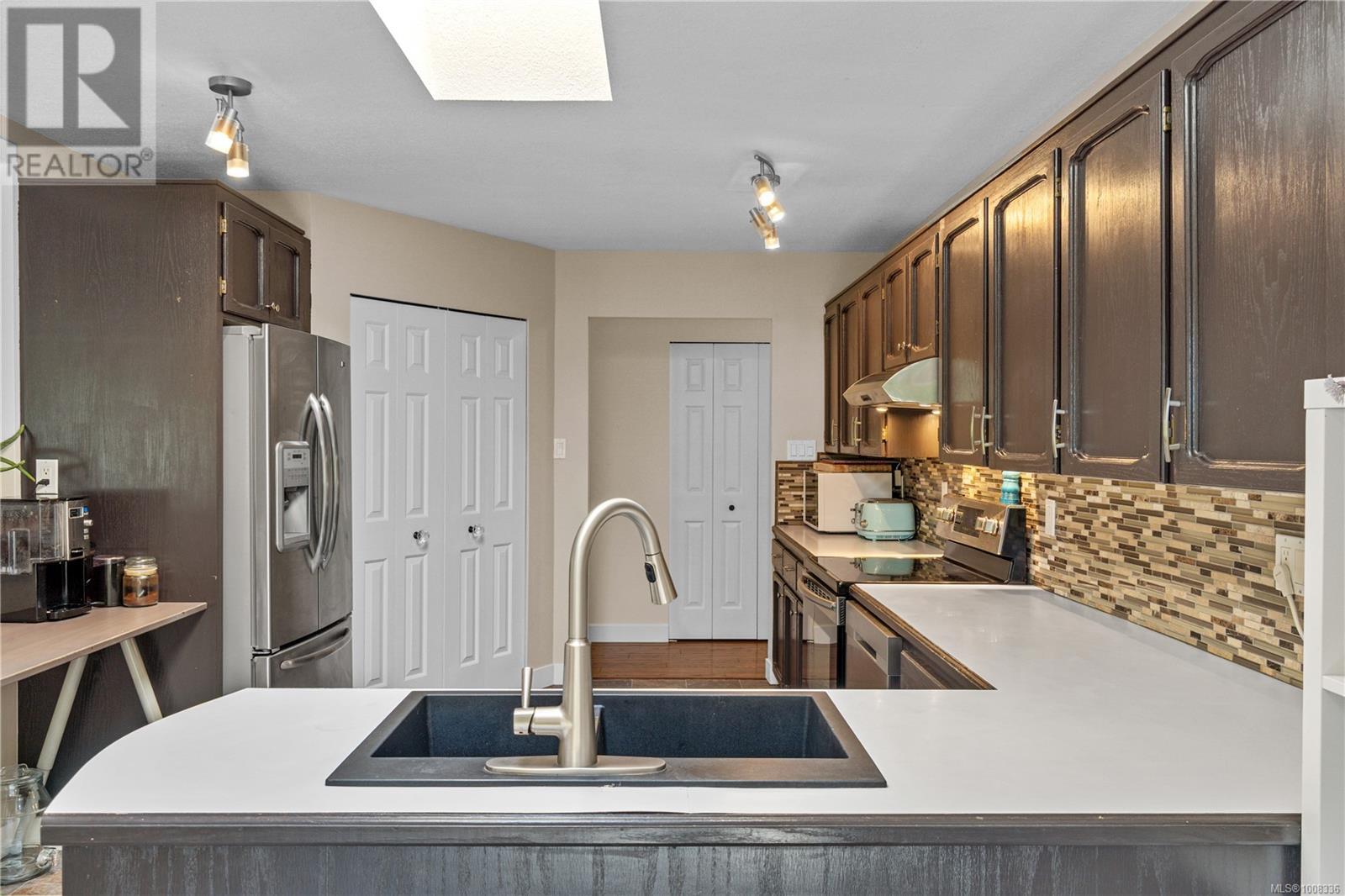 Photo 12 of 667 Tamarack Dr, Qualicum Beach BC