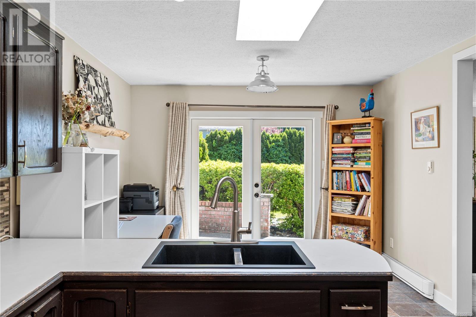 Photo 14 of 667 Tamarack Dr, Qualicum Beach BC