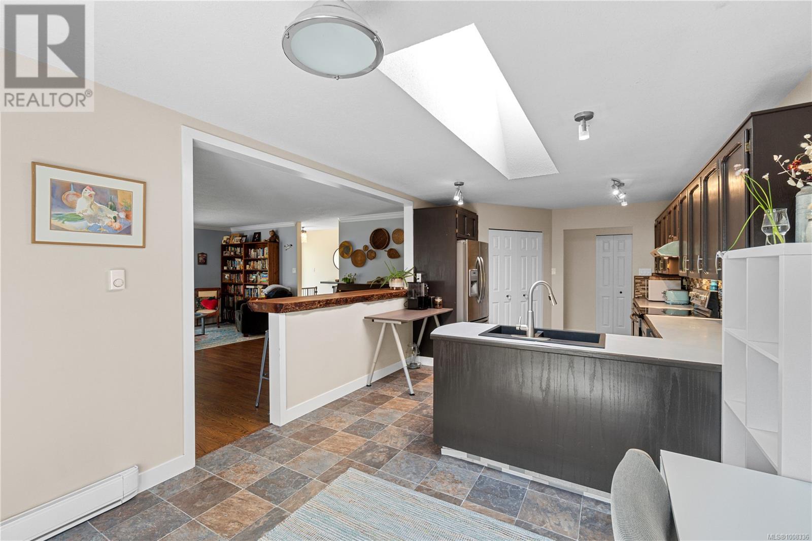 Photo 15 of 667 Tamarack Dr, Qualicum Beach BC