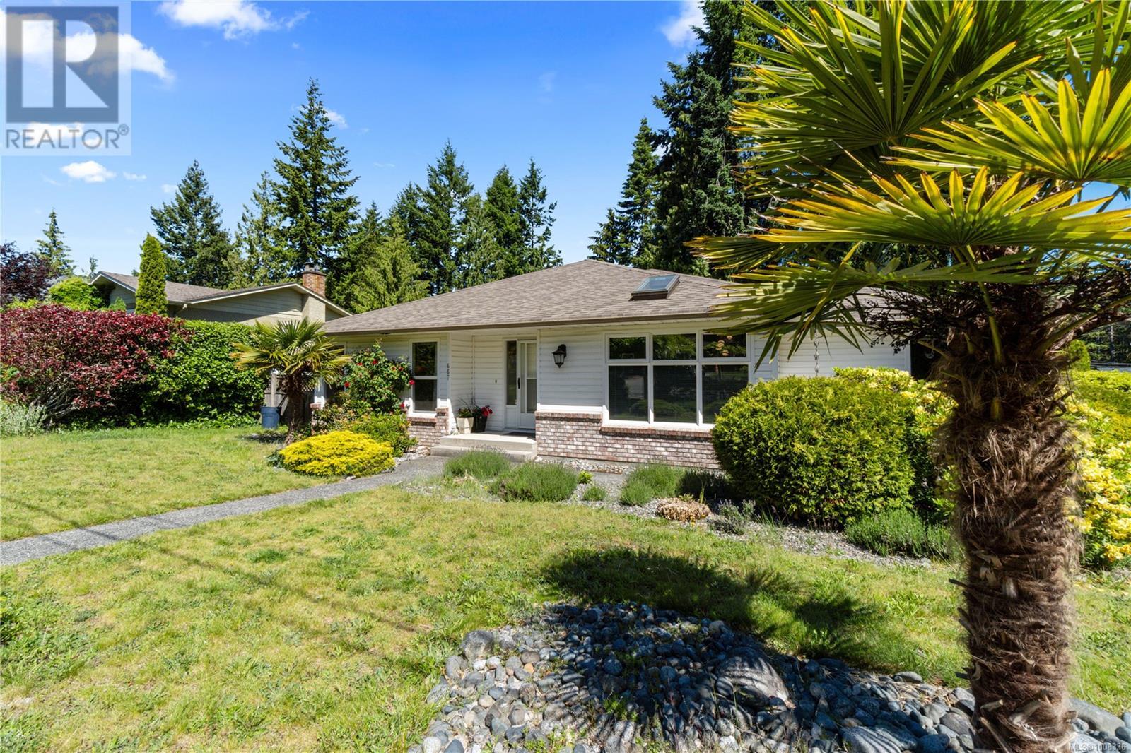 Photo 28 of 667 Tamarack Dr, Qualicum Beach BC