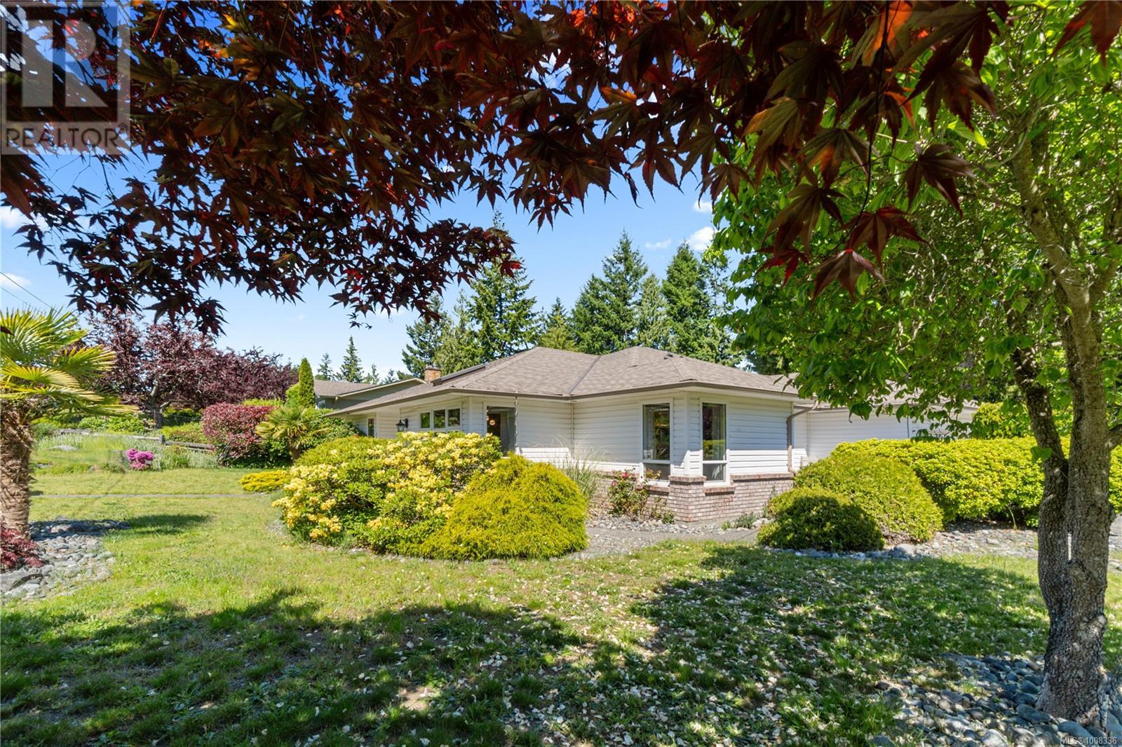 Photo 32 of 667 Tamarack Dr, Qualicum Beach BC