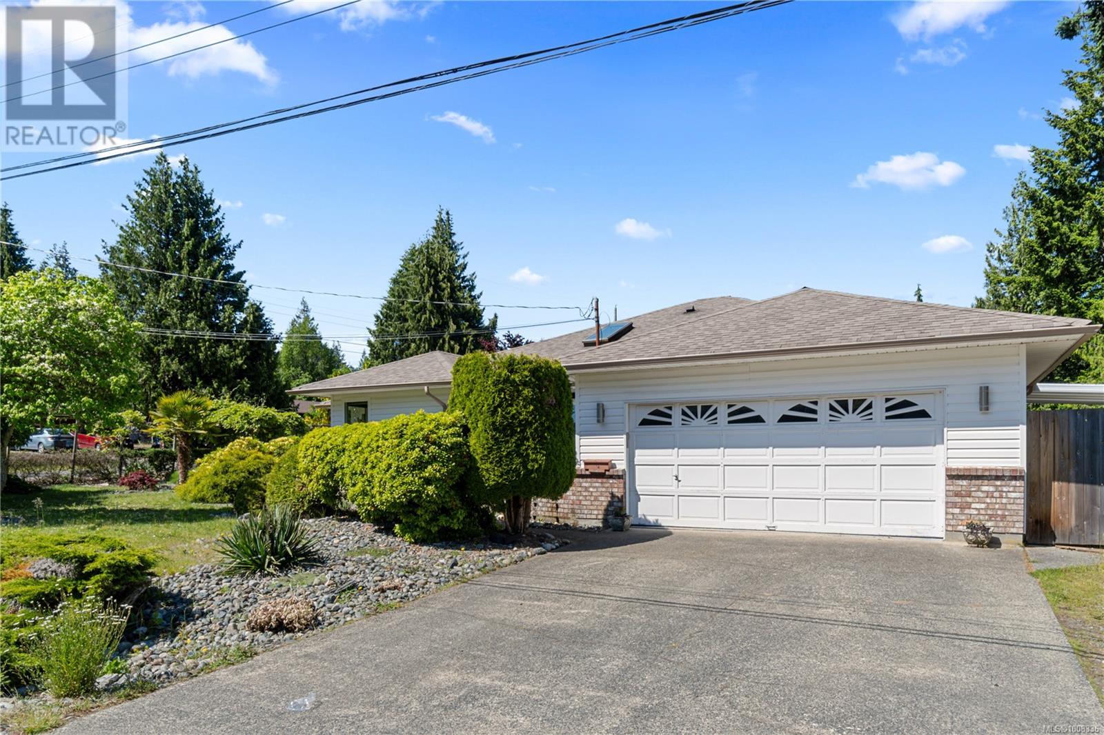 Photo 34 of 667 Tamarack Dr, Qualicum Beach BC