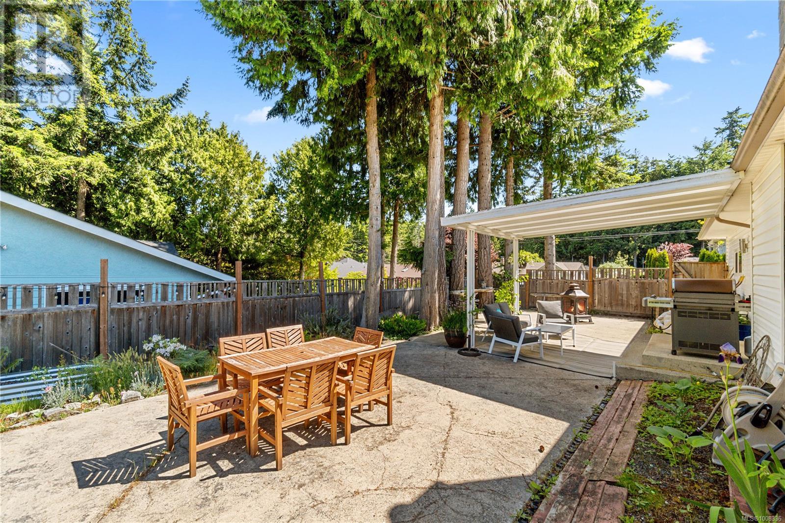 Photo 37 of 667 Tamarack Dr, Qualicum Beach BC