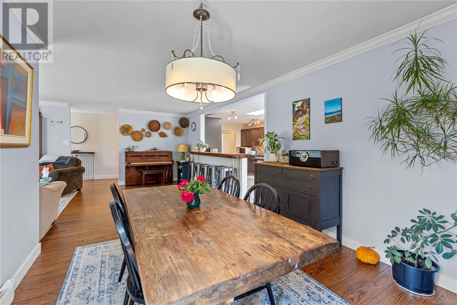 Photo 9 of 667 Tamarack Dr, Qualicum Beach BC