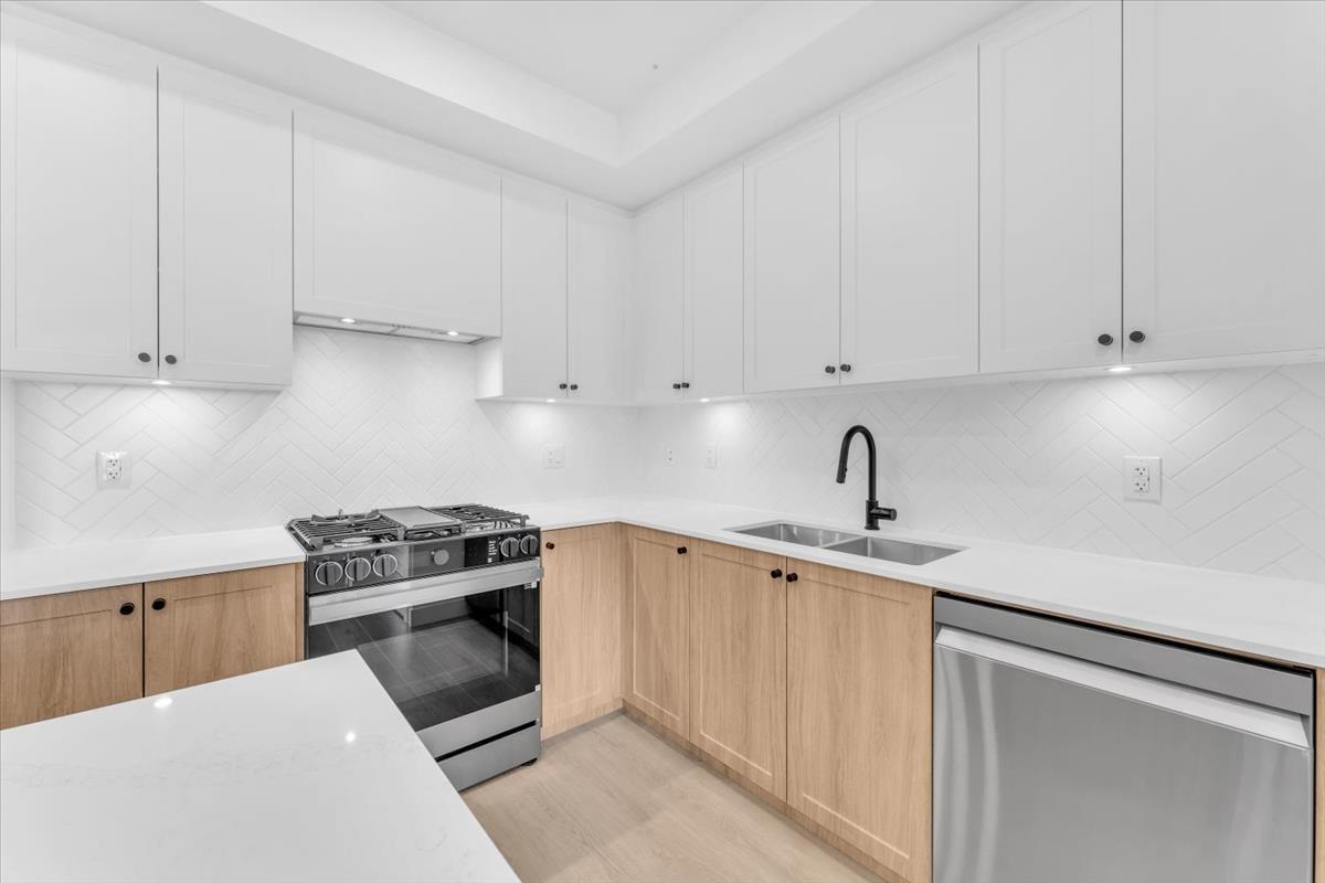 Photo 11 of 420 19979 76 Avenue, Langley BC