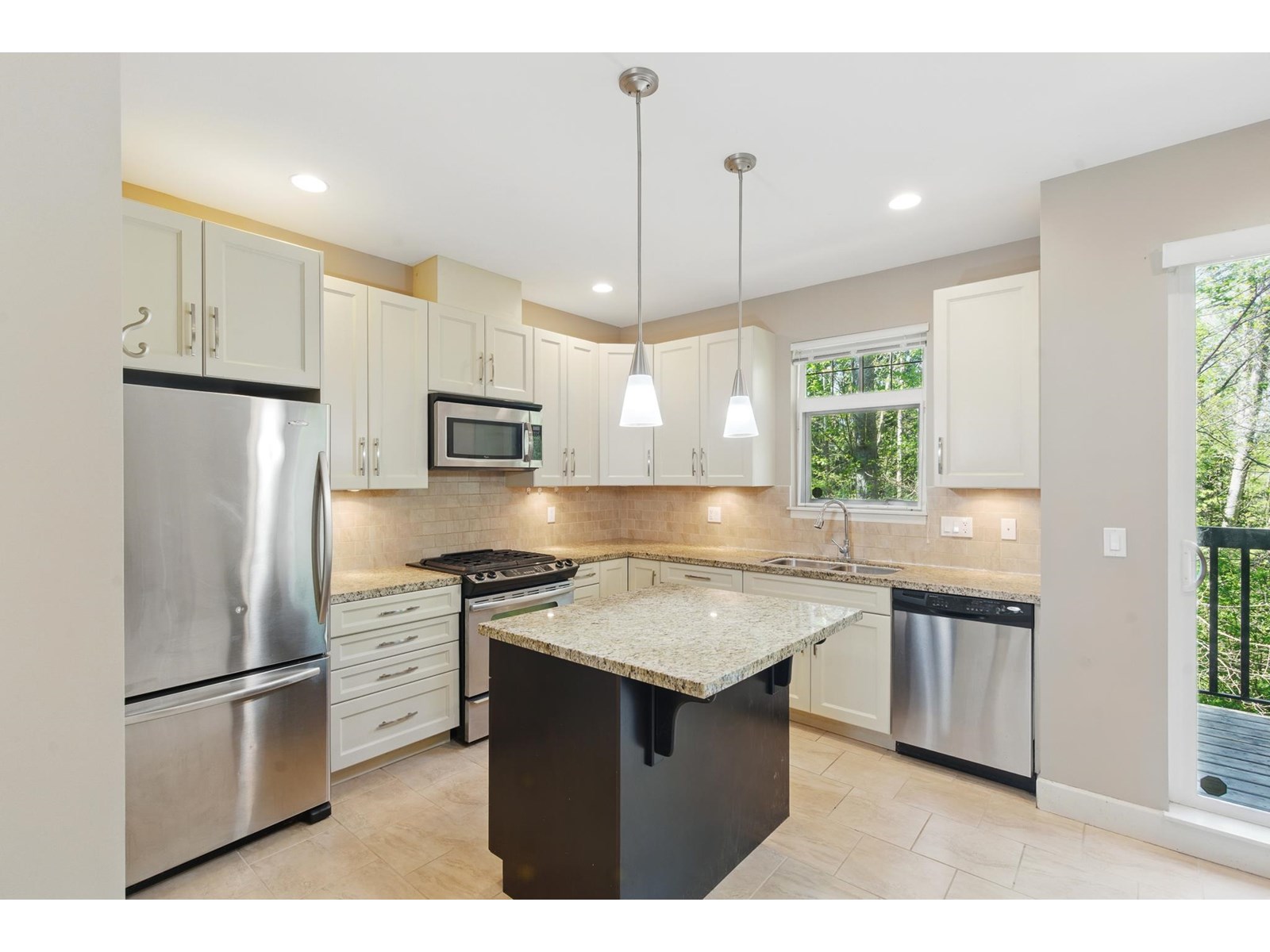Photo 11 of 44 2979 156 Street, Surrey BC