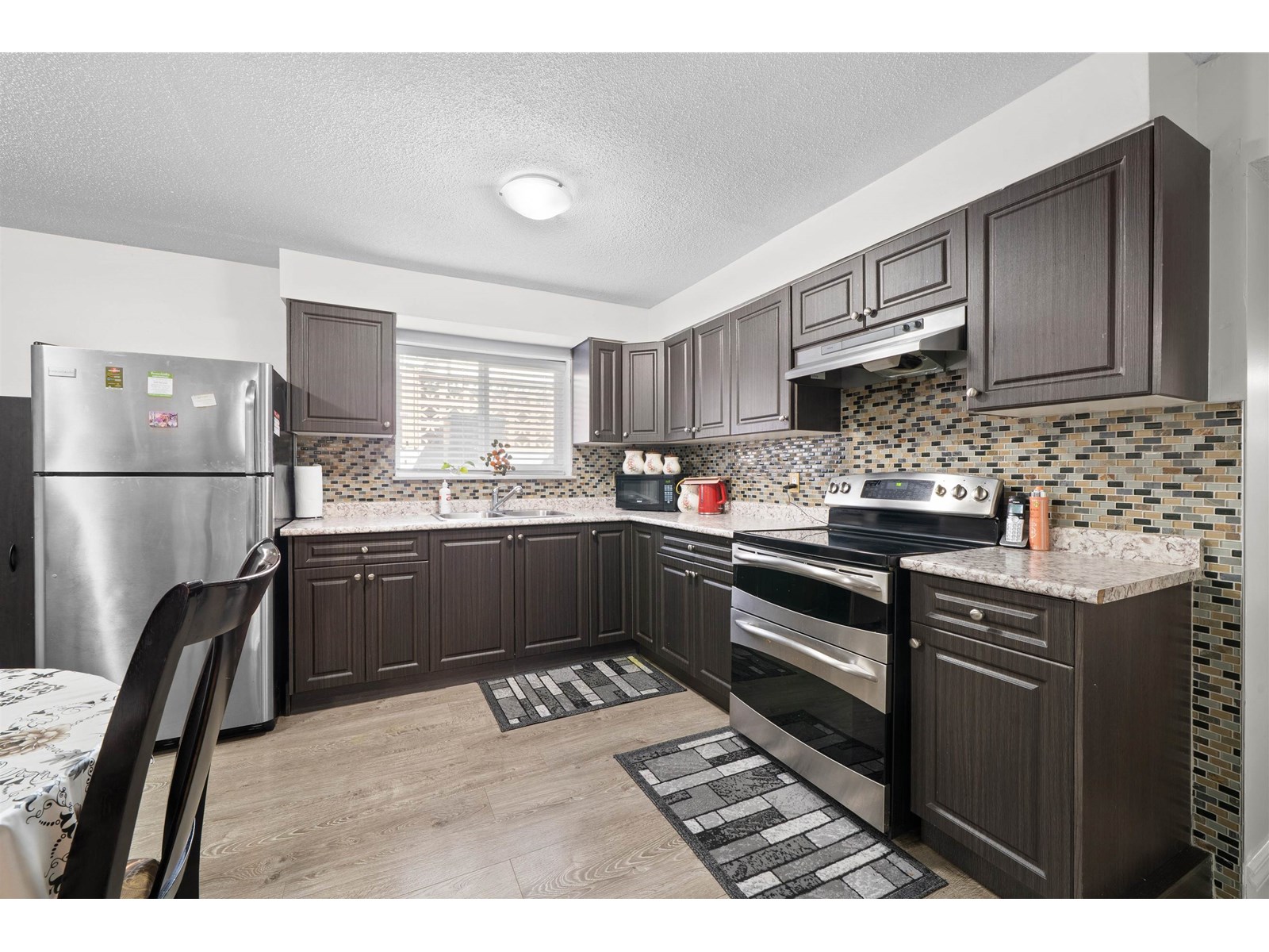 Photo 5 of 13687 112 Avenue, Surrey BC