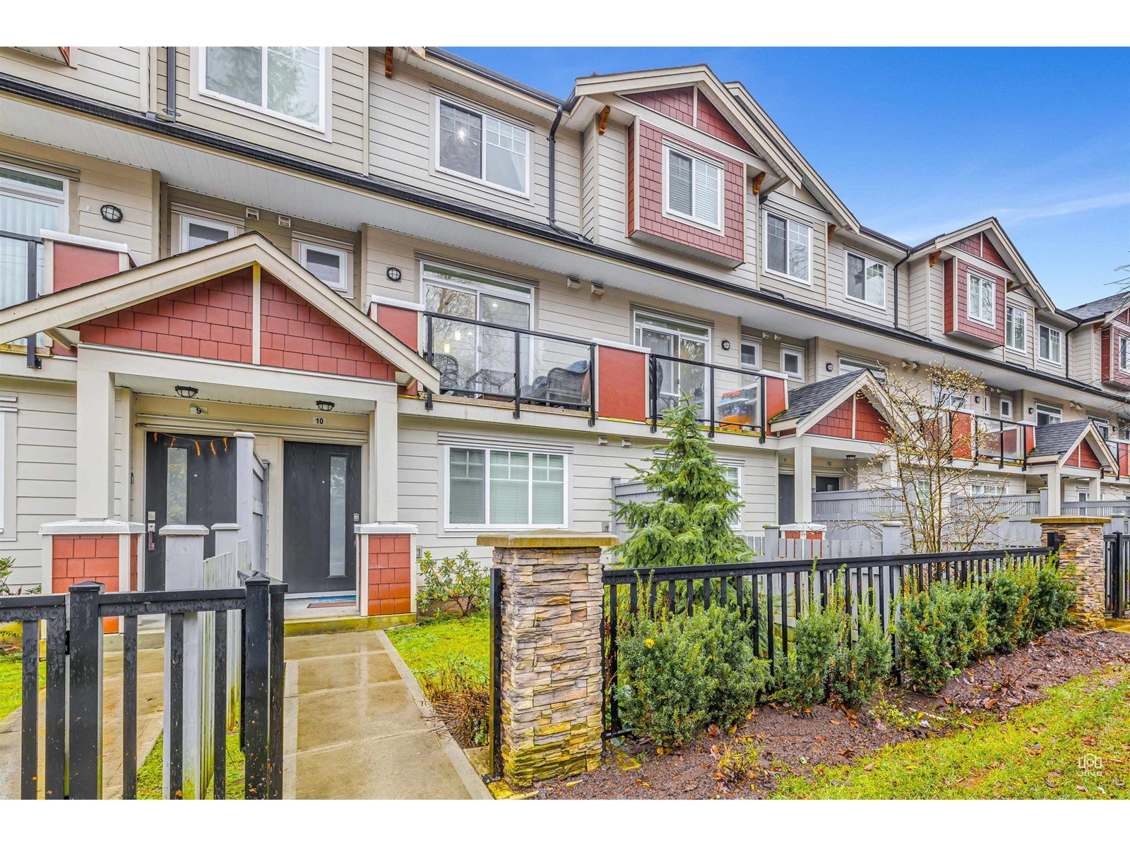 Photo 4 of 10 13898 64 Avenue, Surrey BC