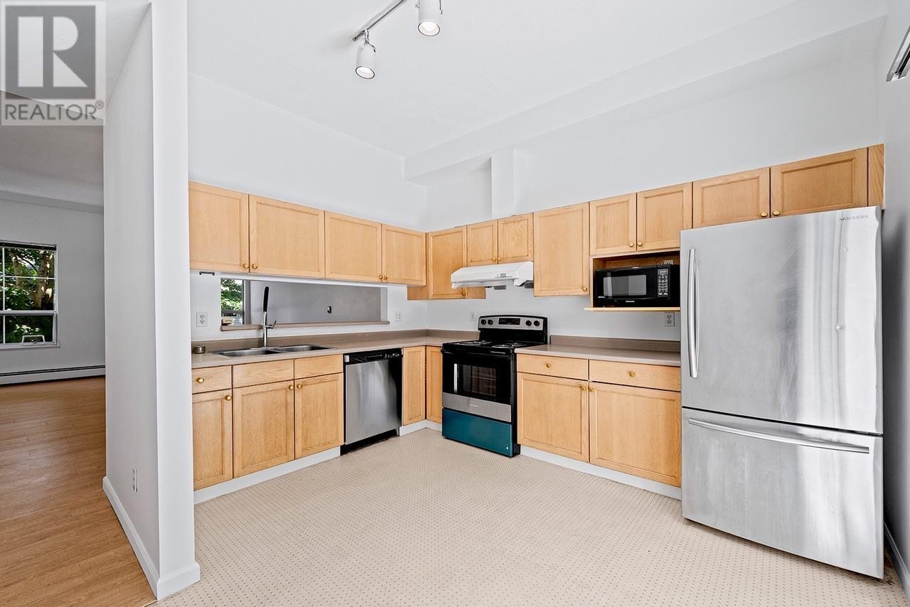 Photo 3 of 8 7380 Minoru Boulevard, Richmond BC
