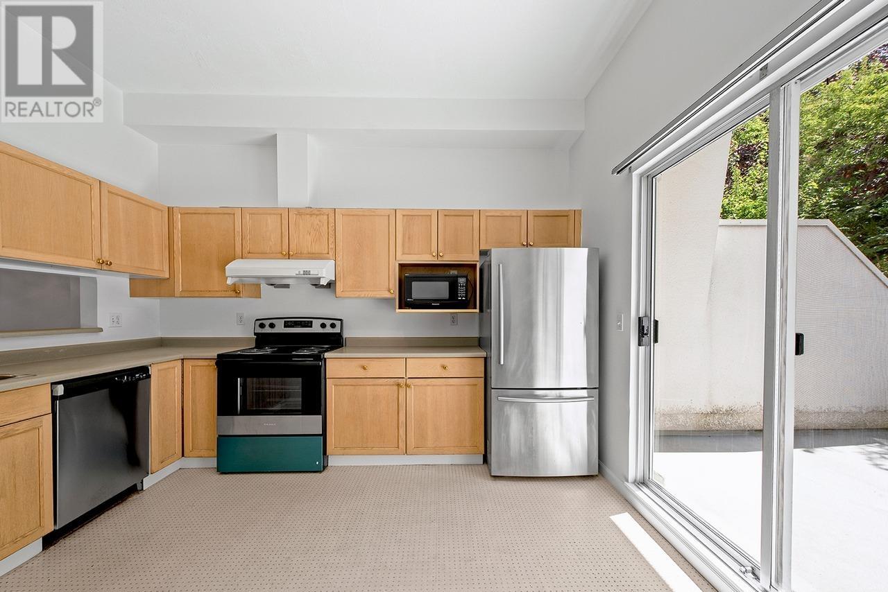 Photo 4 of 8 7380 Minoru Boulevard, Richmond BC