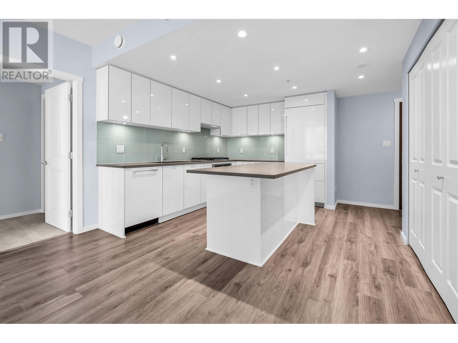 Photo 3 of 2708 6638 Dunblane Avenue, Burnaby BC