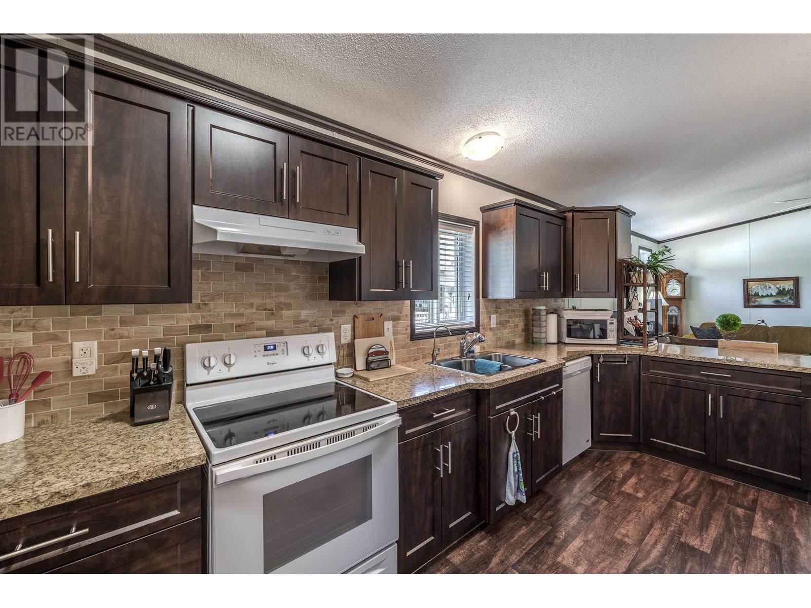 #50 208 8TH STREET - 10