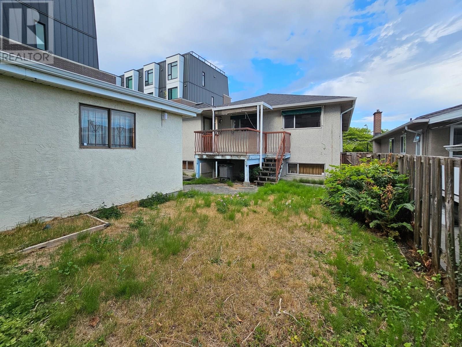 Photo 2 of 7649 Yukon Street, Vancouver BC