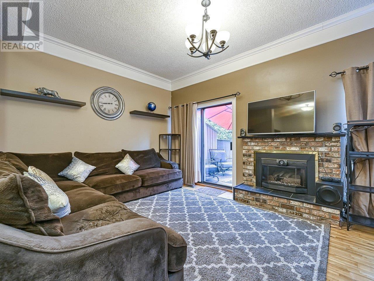 Photo 3 of 8 2980 Mariner Way, Coquitlam BC