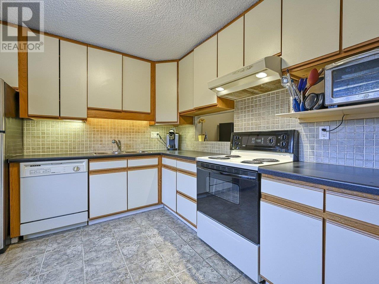 Photo 7 of 8 2980 Mariner Way, Coquitlam BC