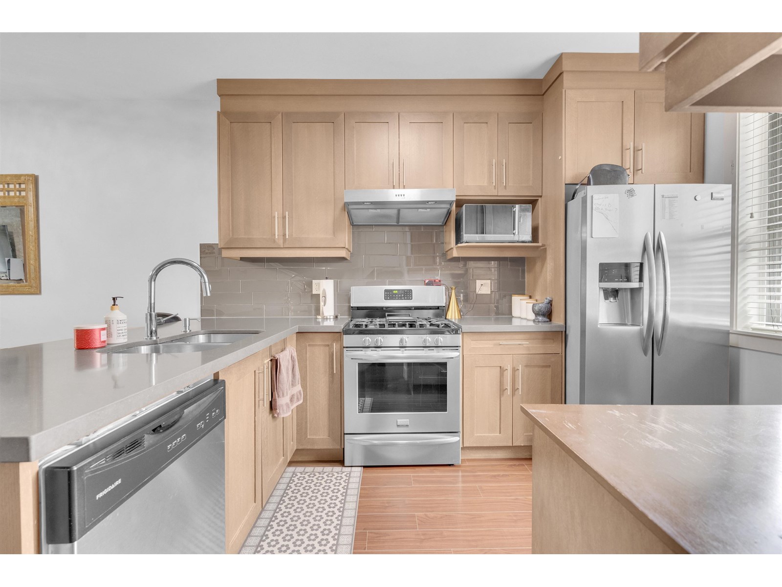 Photo 3 of 13 6162 138 Street, Surrey BC