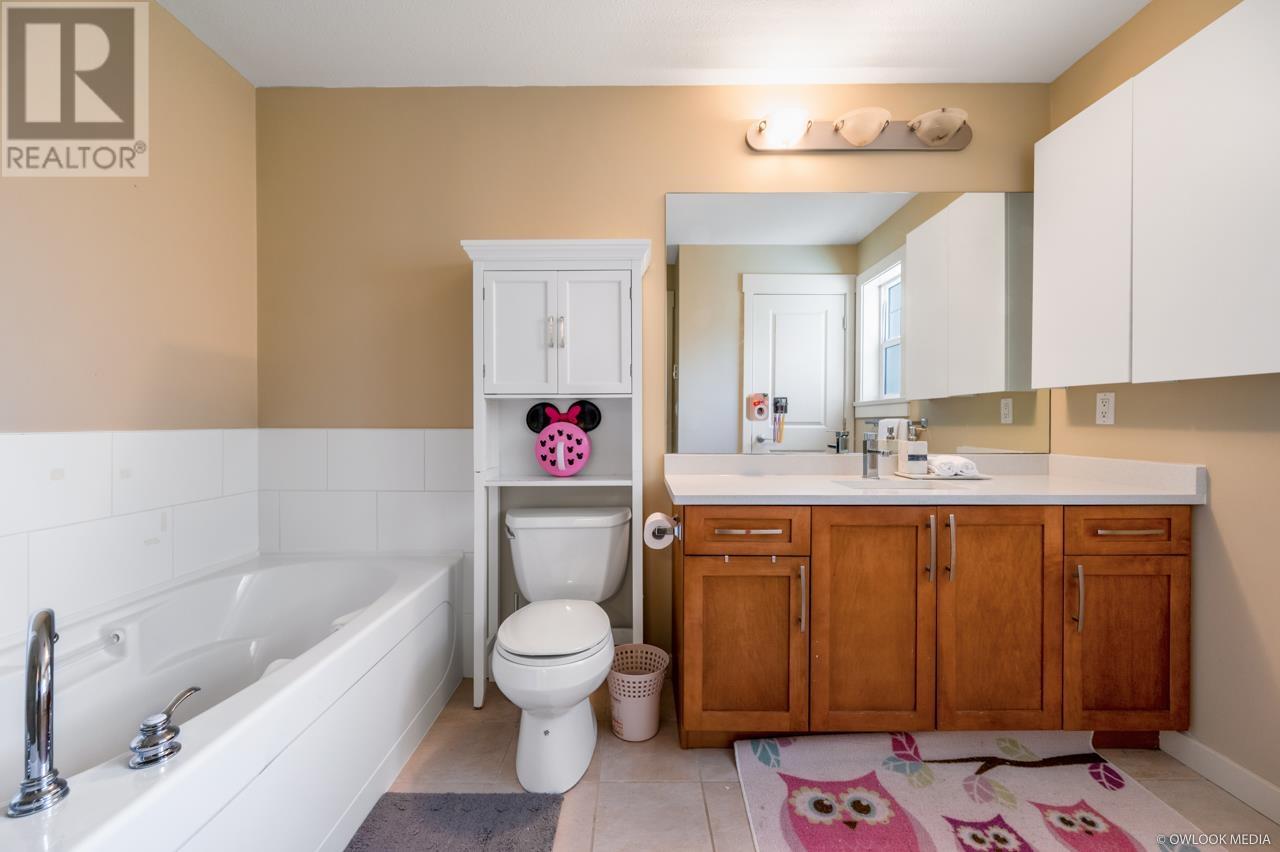 Photo 15 of 41 7171 Steveston Highway, Richmond BC