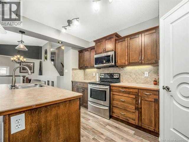 Photo 13 of 320 Thyrza Burkitt Link N, Lethbridge AB