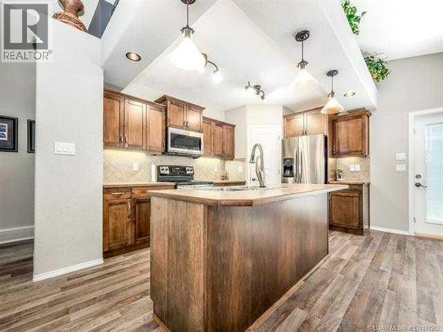 Photo 10 of 320 Thyrza Burkitt Link N, Lethbridge AB