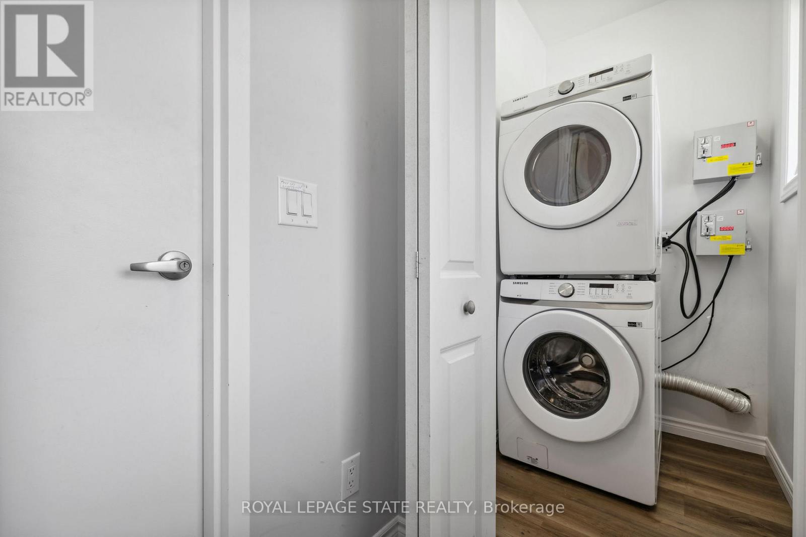 Photo 10 of 2 325 Robert Street, Hamilton ON
