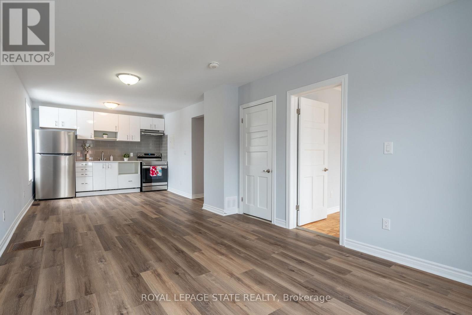Photo 7 of 2 325 Robert Street, Hamilton ON
