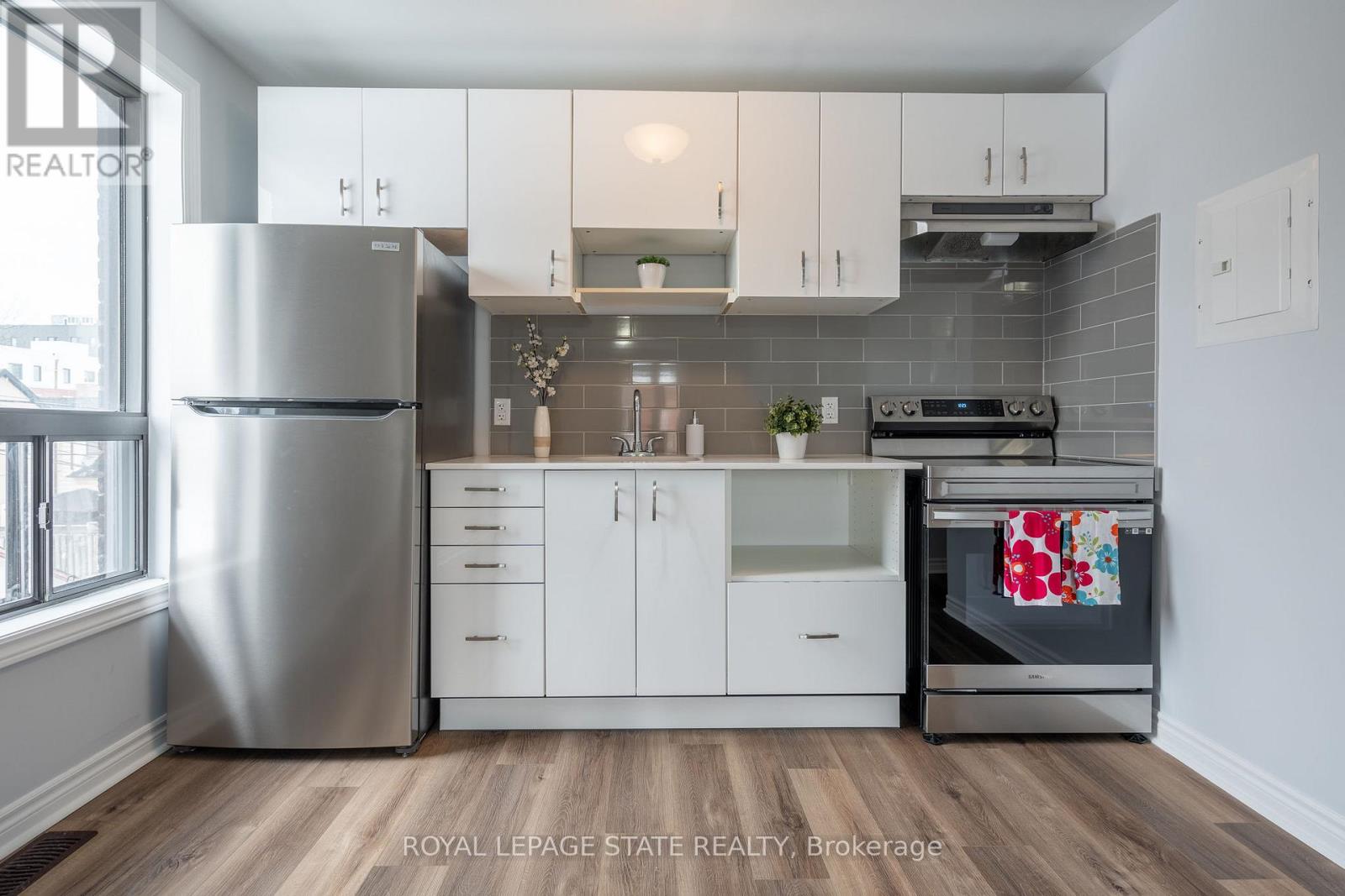 Photo 9 of 2 325 Robert Street, Hamilton ON