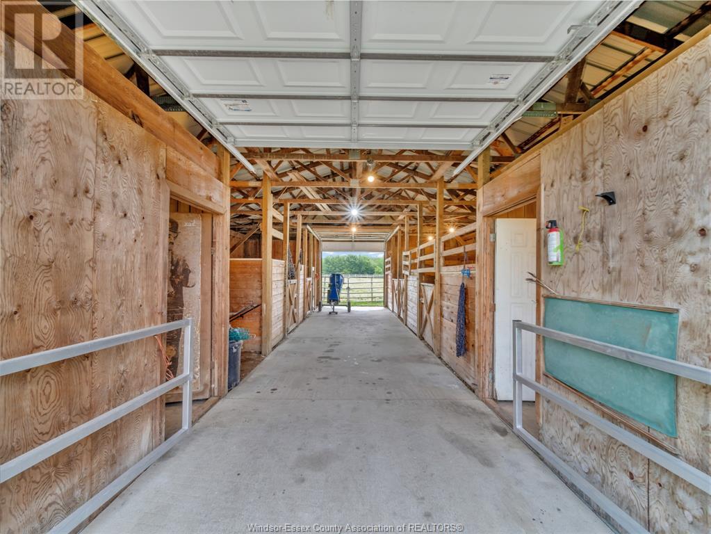 Photo 33 of 1418 County Rd 31, Lakeshore ON