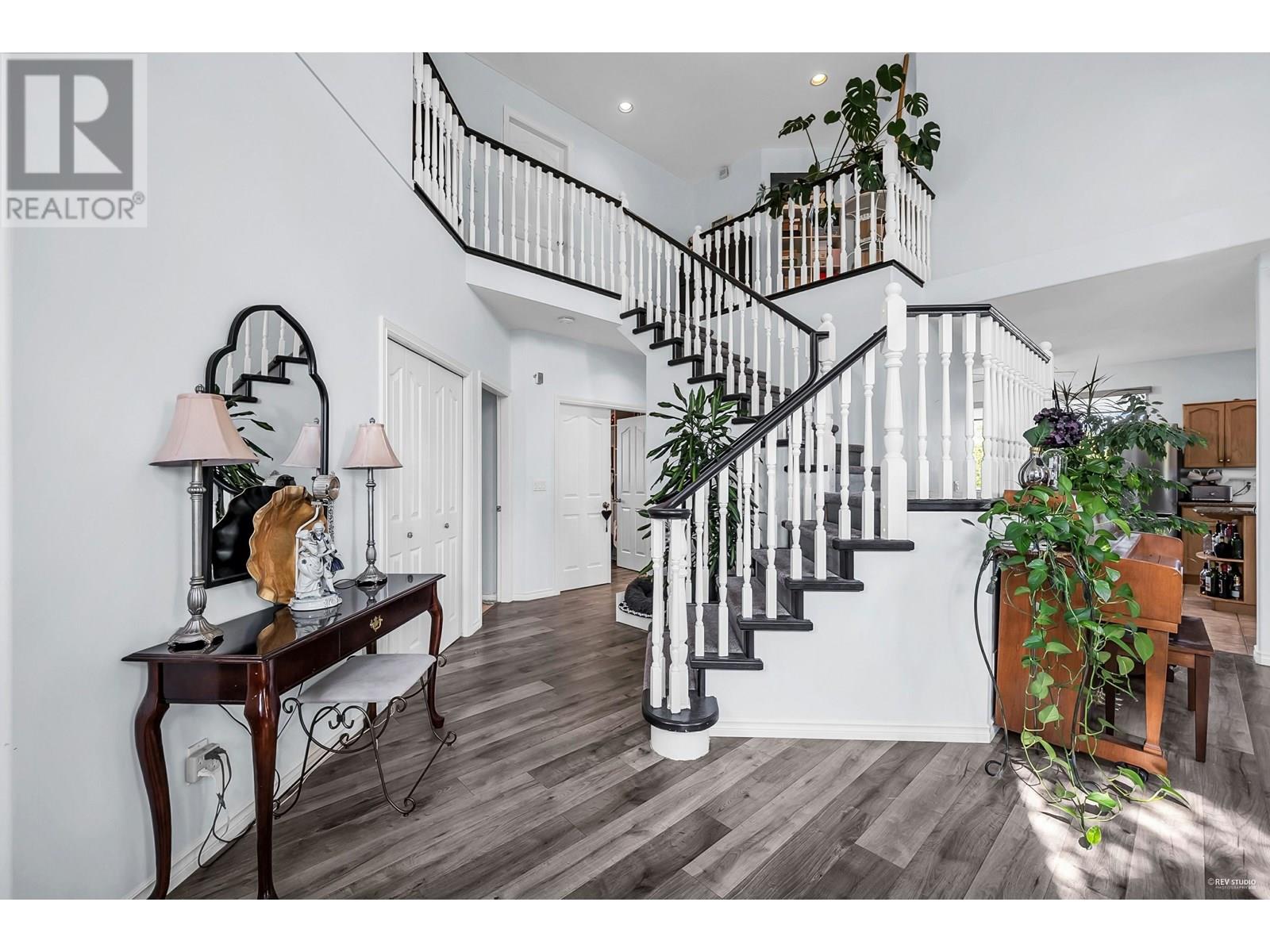 Photo 14 of 1601 Pinetree Way, Coquitlam BC