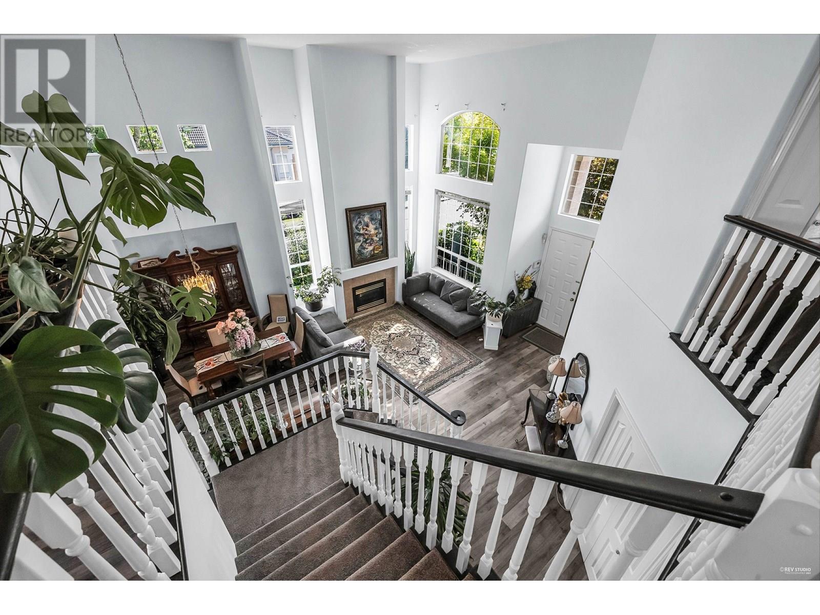 Photo 8 of 1601 Pinetree Way, Coquitlam BC